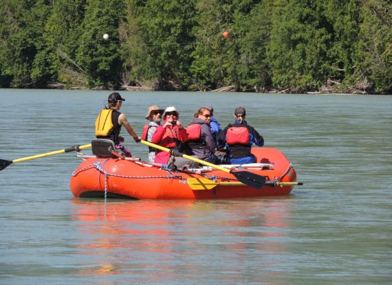 Eco rafting river tour professional gudes bella coola river